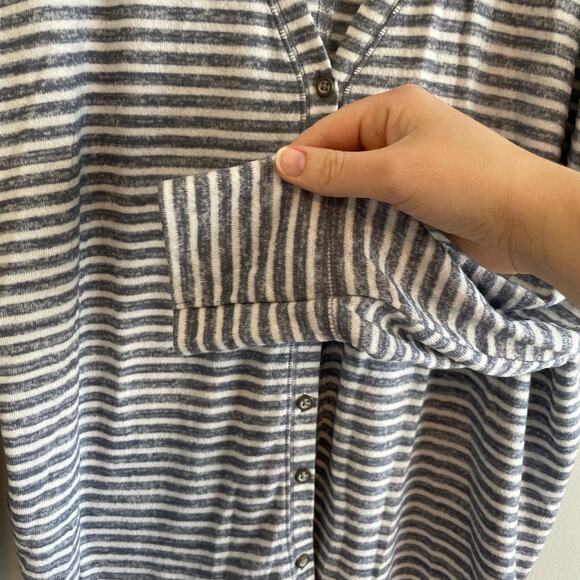 Abercrombie & Fitch Size L Gray Stripe Slouchy Cardigan Long Sleeves - Picture 3 of 7